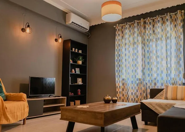 Aigli\'S Urban Lodge